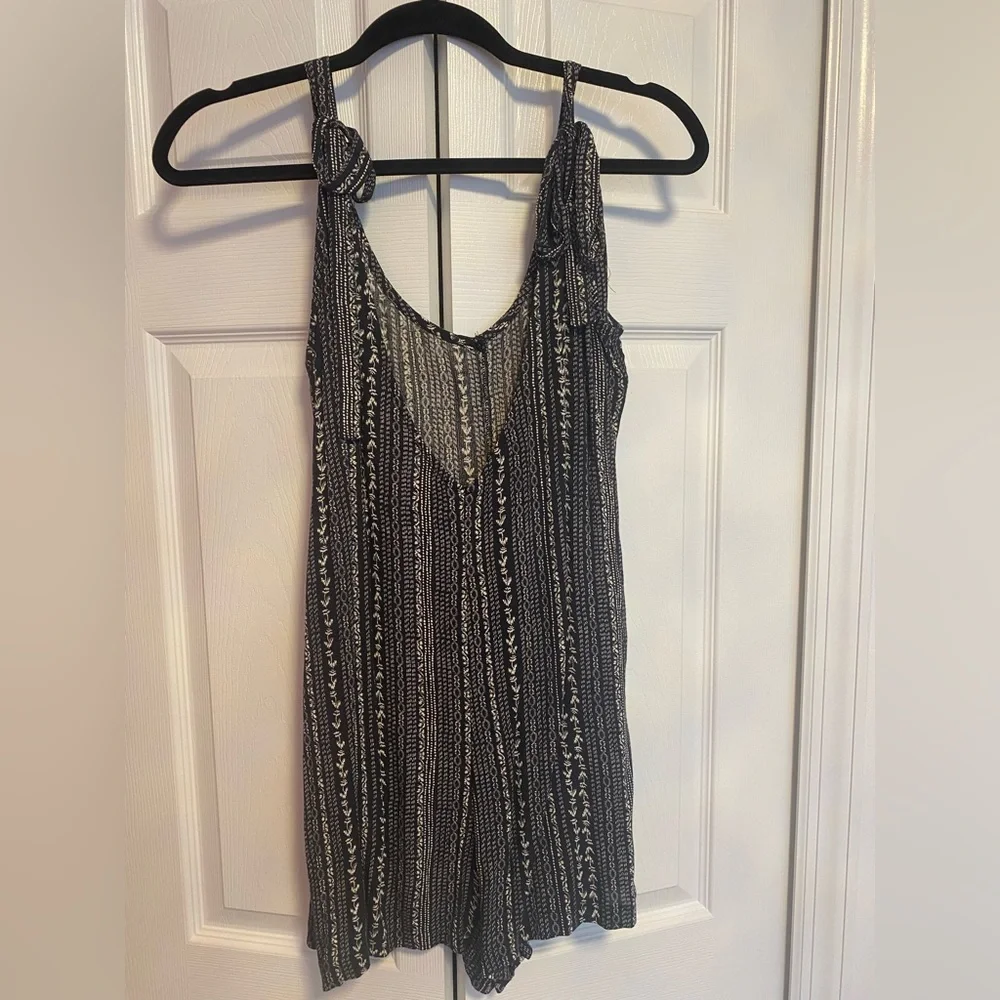 Romper - Picture 2 of 4